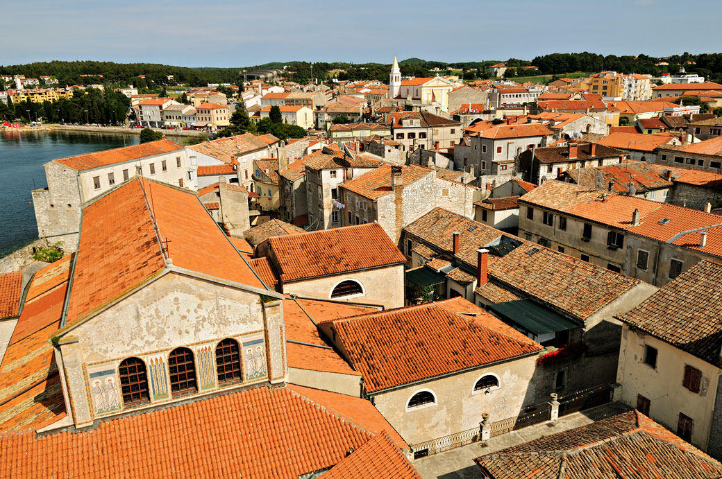 Les toits de Poreč depuis la basilique euphrasienne