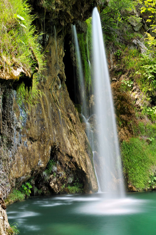Chute d'eau en pose longue à Plitvice, Croatie