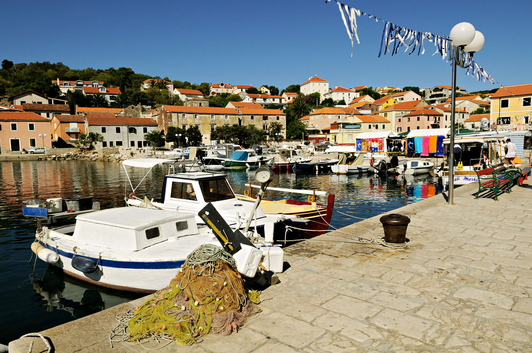 Le village de Sali et son port à Dugi Otok, Croatie