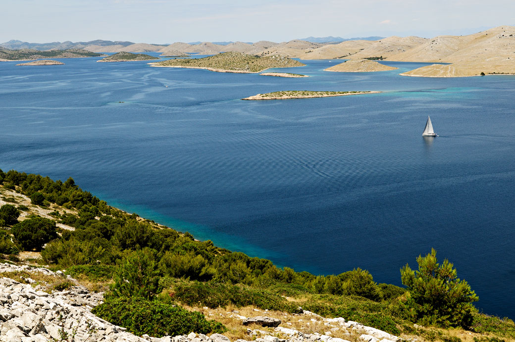 Voilier dans l'archipel des Kornati, Croatie