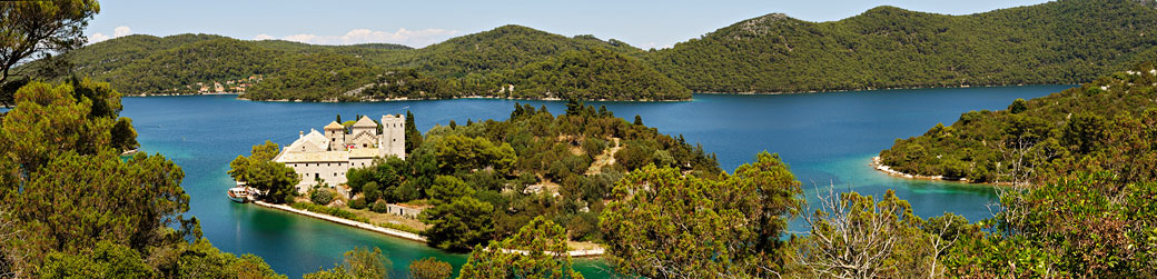 Panorama du monastère des Dominicains à Mljet sur un îlot, Croatie