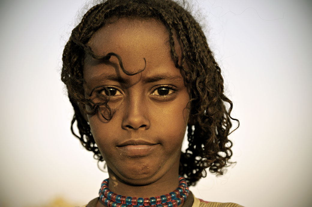 Portrait d'une fillette à Ahmed Ela dans le désert du Danakil