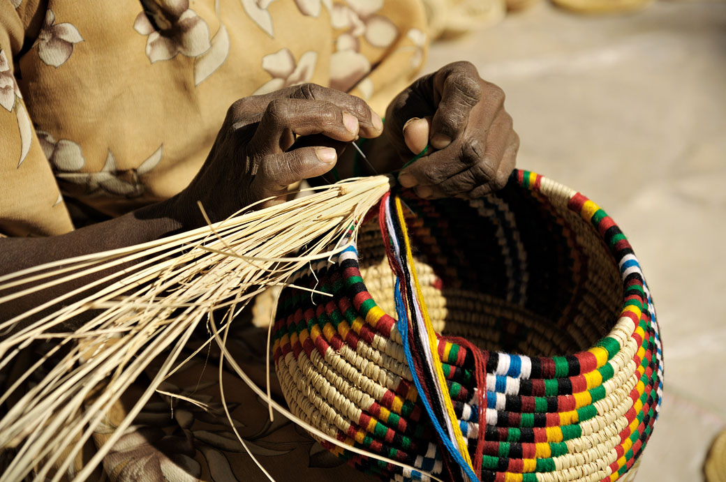 Fabrication d'un panier à Aksoum dans le Tigray, Ethiopie