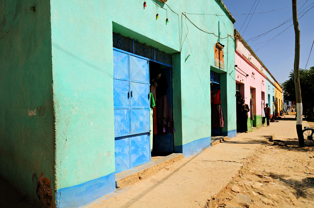 Rue colorée à Aksoum dans le Tigray, Ethiopie