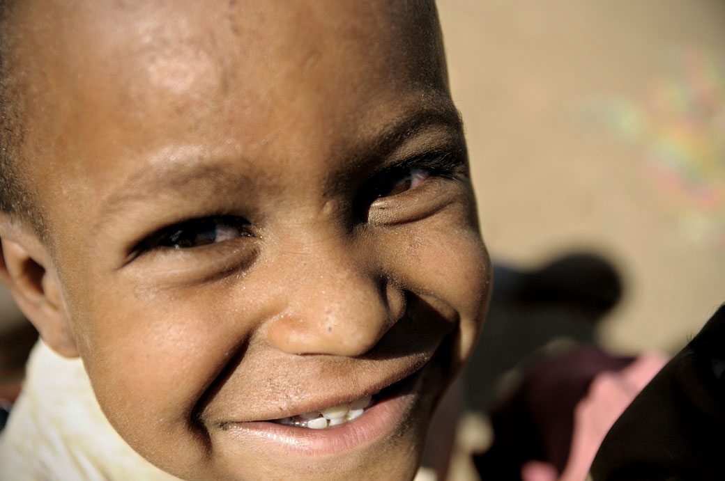 Sourire d'un enfant au marché d'Addi Arkay, Ethiopie