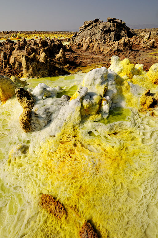 Formations salines et sulfureuses sur le volcan Dallol, Ethiopie