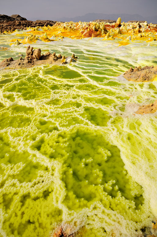 Concrétions minérales et acide sur le volcan Dallol, Ethiopie