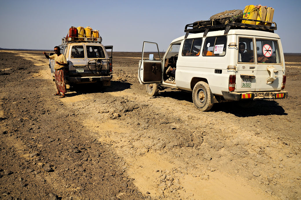 Voitures 4x4 dans le désert du Danakil, Ethiopie