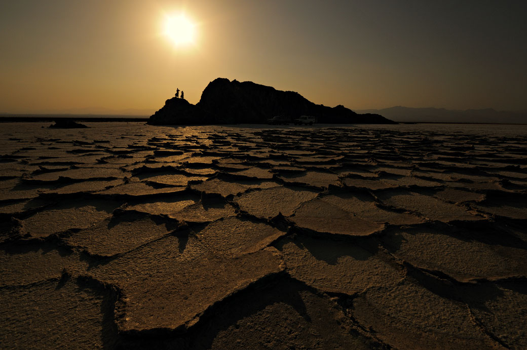 Le lac Assale à contre-jour, Ethiopie