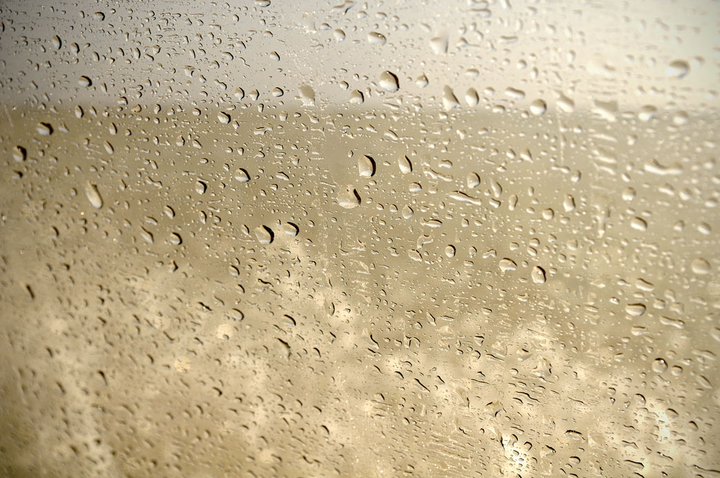 Gouttes d'eau sur la vitre de notre voiture, lac Assale - Ethiopie