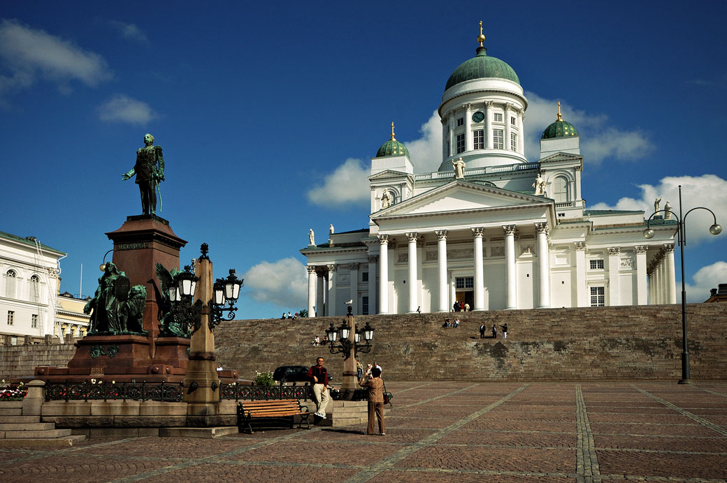 Statue d'Alexandre II devant la cathédrale Luthérienne à Helsinki, Finlande