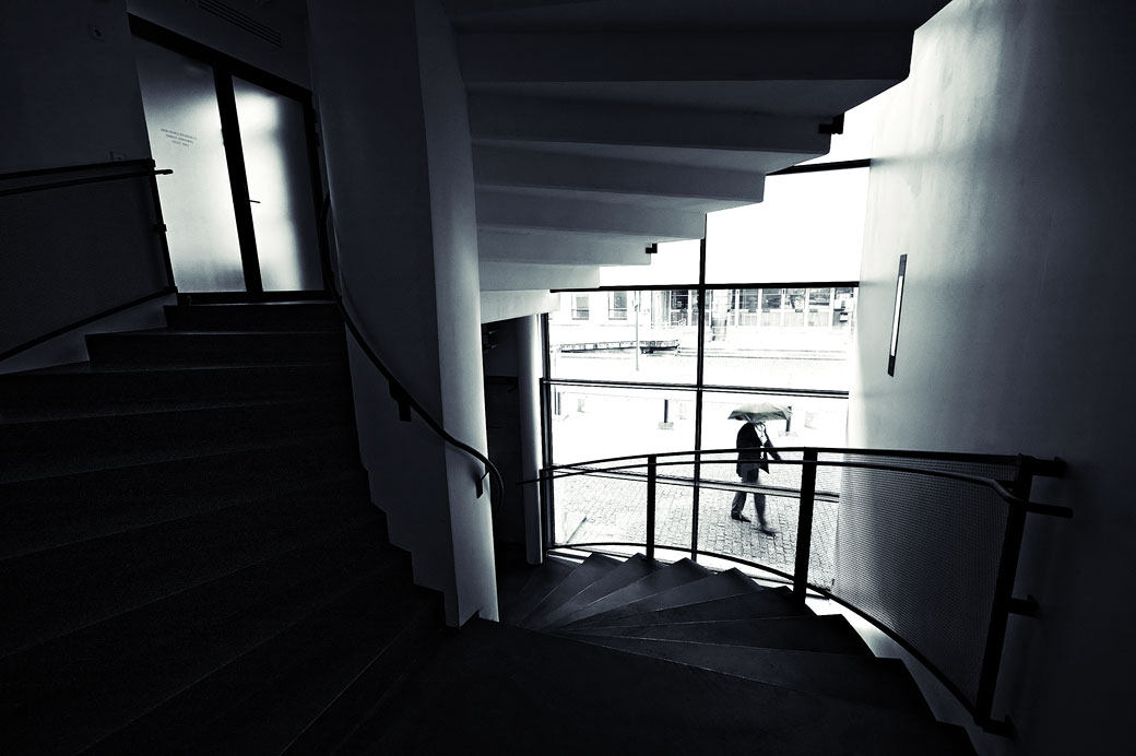 Porte, fenêtre et escaliers au KIASMA, le musée d'art contemporain d'Helsinki