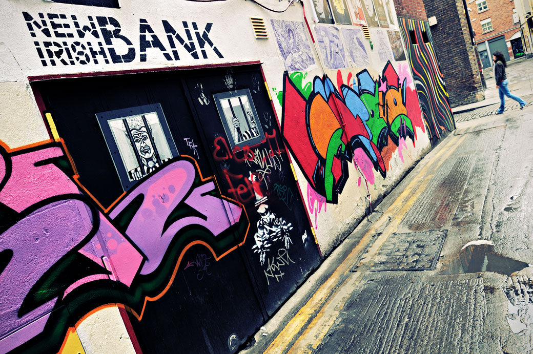 Graffiti New Irish Bank dans le quartier de Temple Bar à Dublin
