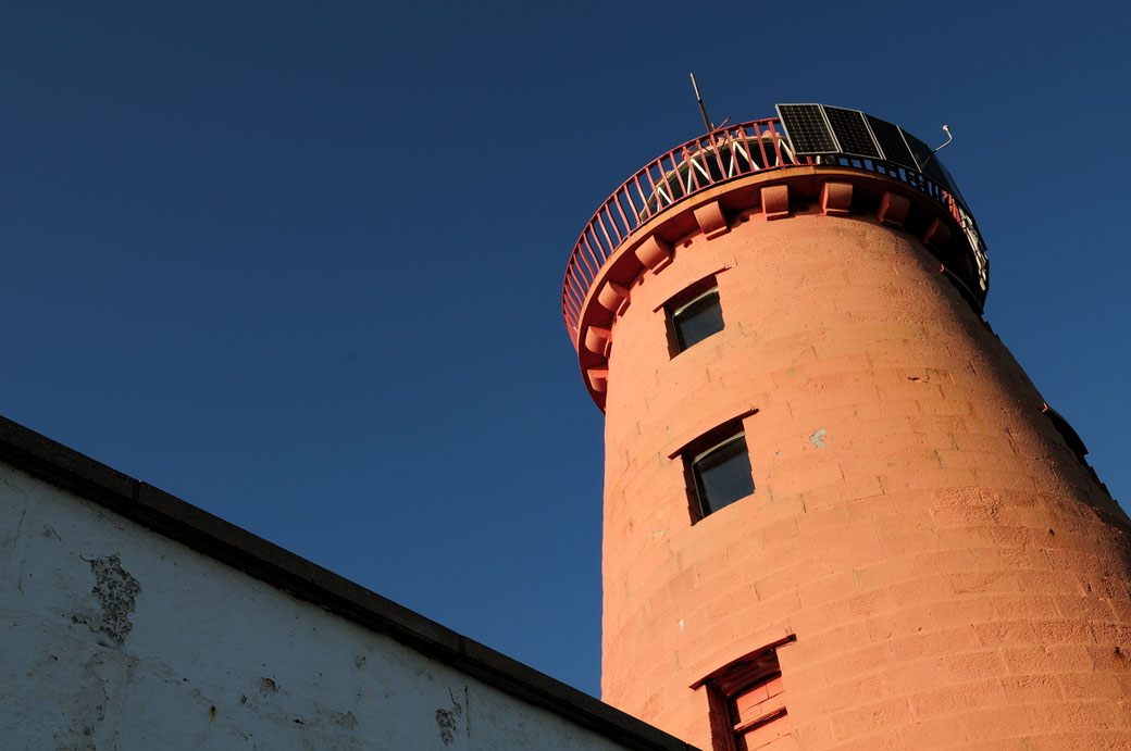 Phare de Poolbeg sur fond de ciel bleu à Dublin