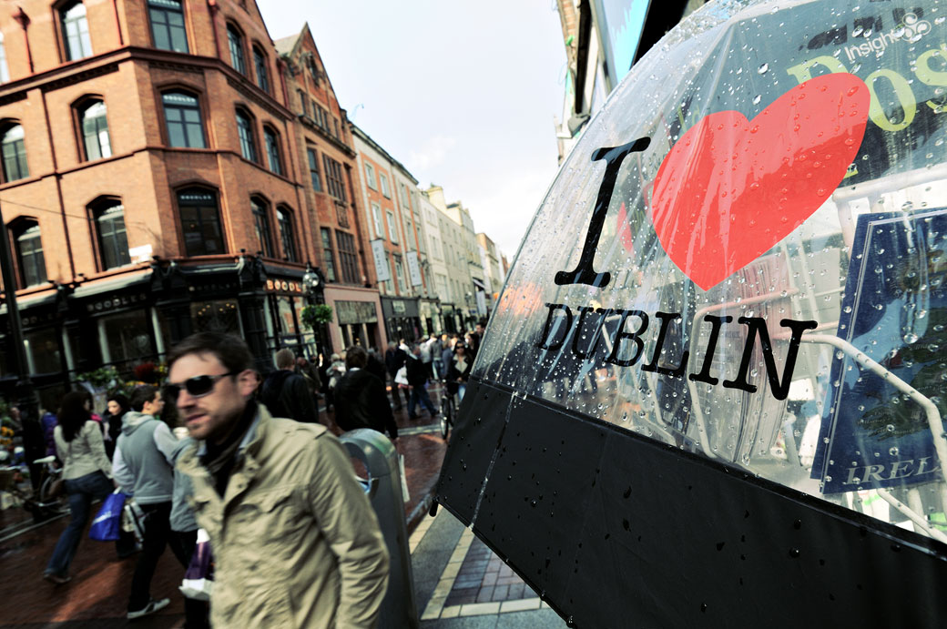 Parapluie I love Dublin sur Grafton Street, Irlande