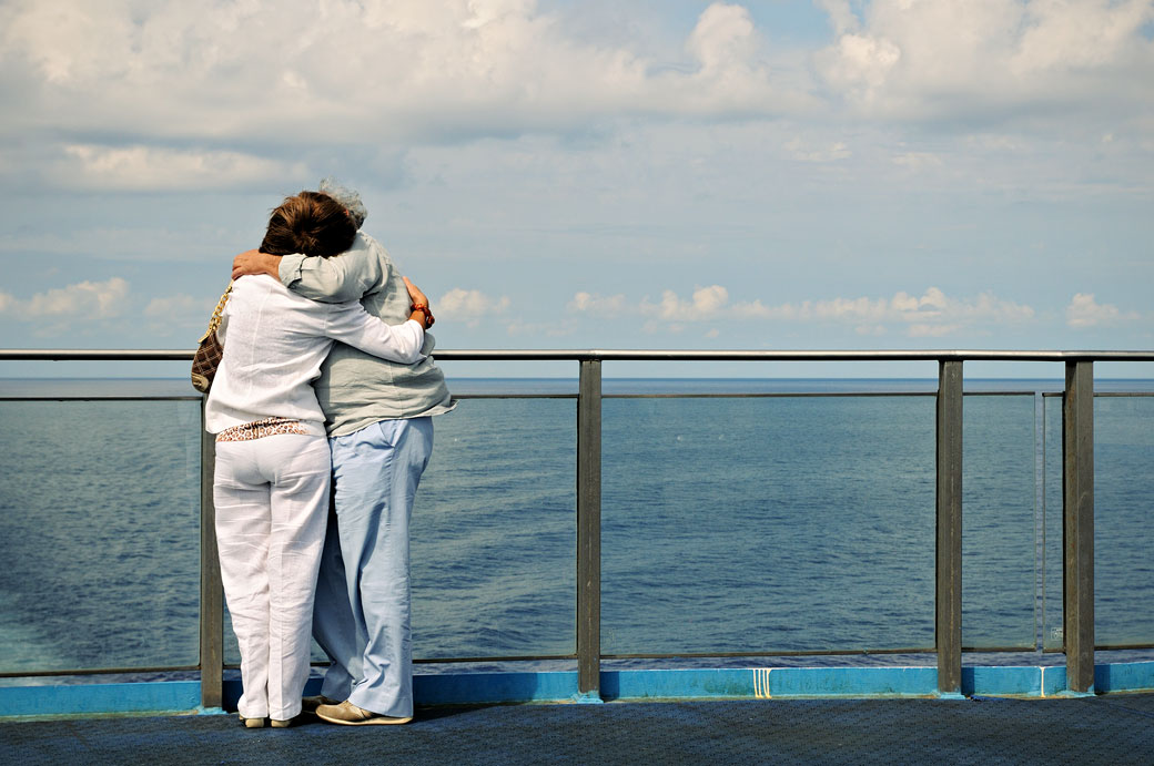 Couple amoureux sur un bateau pour la Sicile, Italie