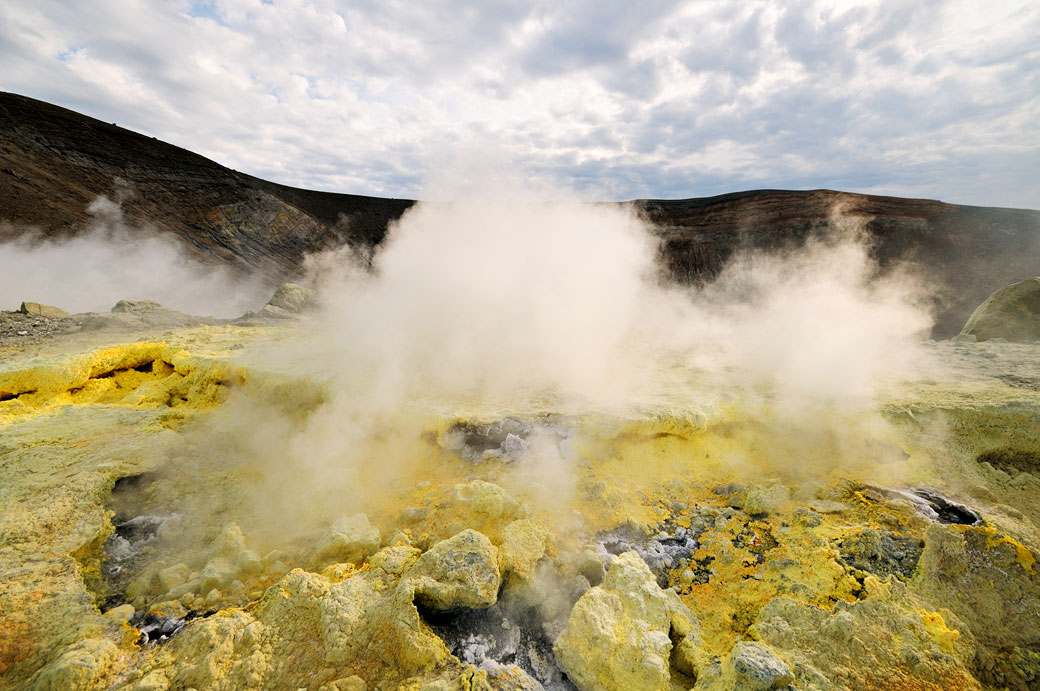 Soufre et gaz nocif à Vulcano en Sicile, Italie