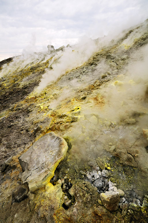 Soufre et gaz nocif à Vulcano en Sicile, Italie