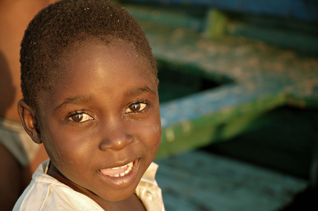 Sourire et yeux pétillants d'un enfant à Cape Maclear, Malawi