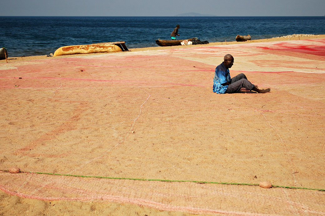 Filet de pêcheur étendue sur la plage à Cape Maclear, Malawi