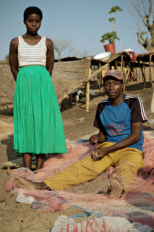 Un pêcheur et son épouse à Cape Maclear, Malawi
