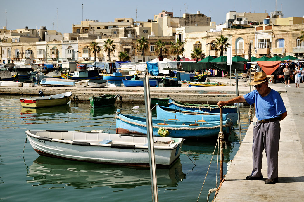 Vieux monsieur au port de Marsaxlokk, Malte