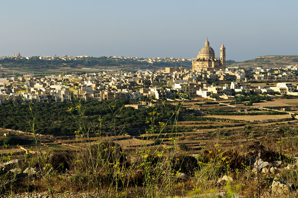 Le village de Xewkija et son église à Gozo, Malte