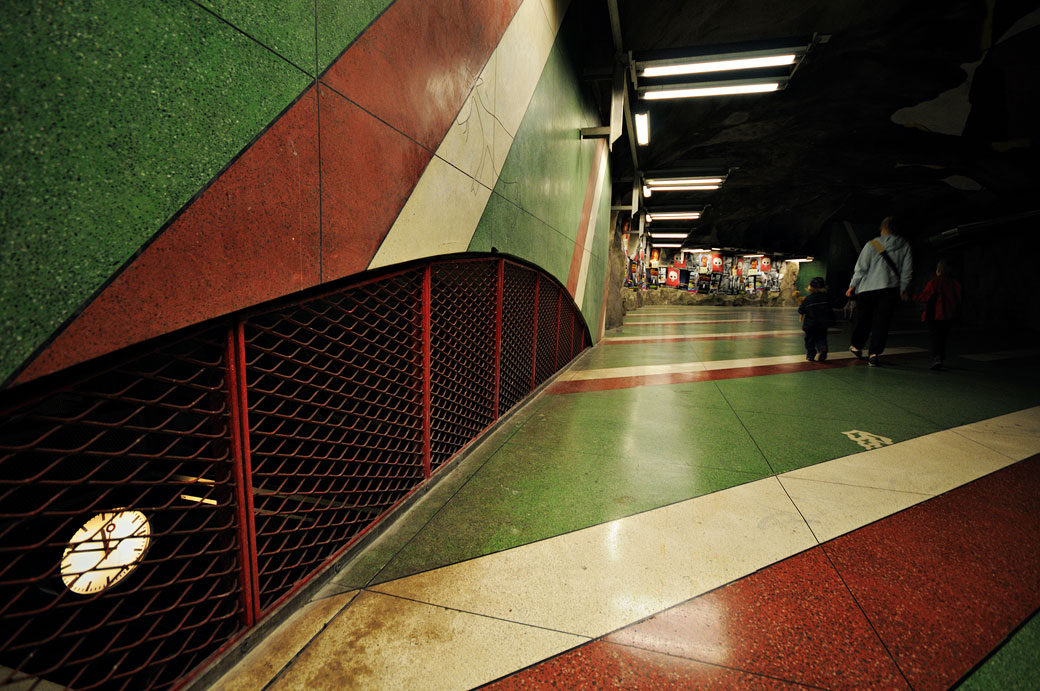 Couloir de la station de métro Kungsträdgården à Stockholm, Suède