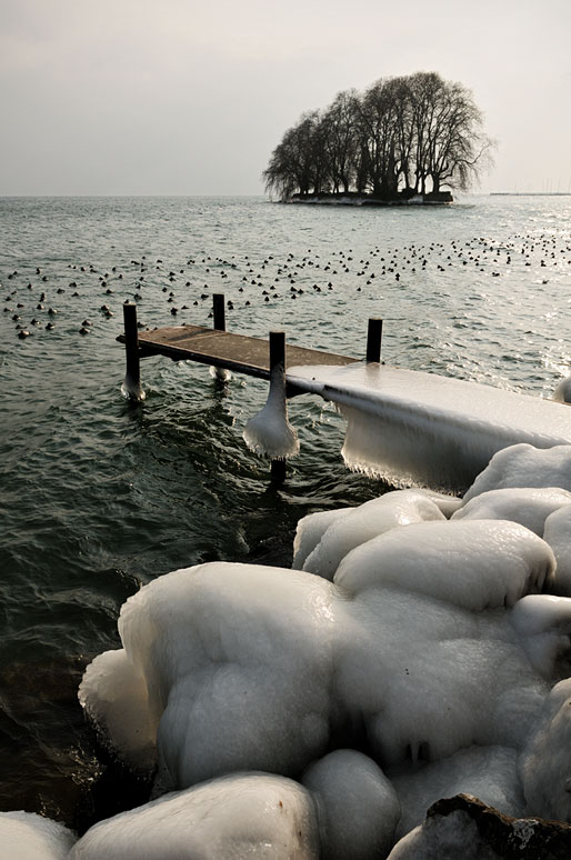 Île de la Harpe au bord du lac Léman à Rolle, Suisse