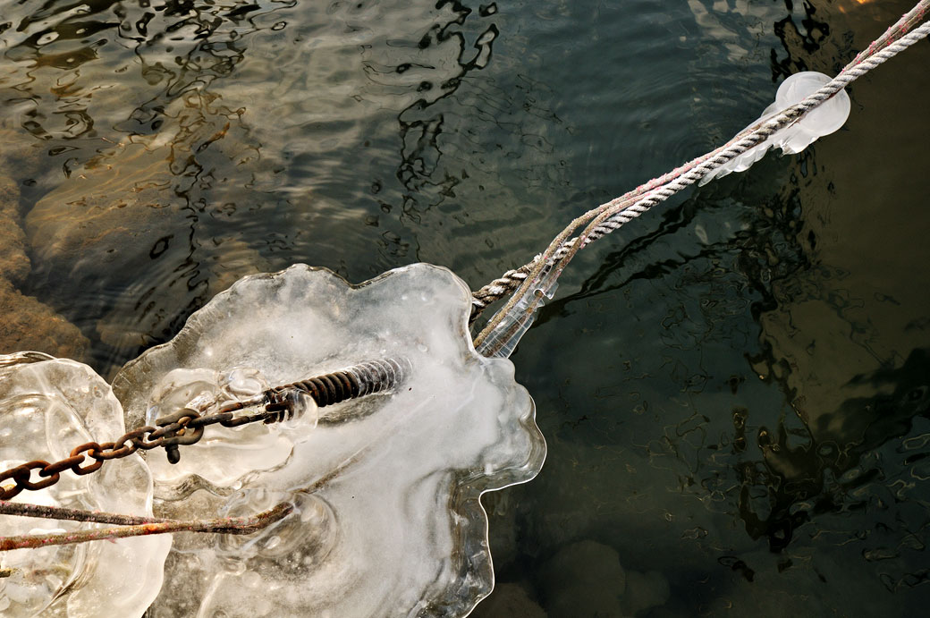 Amarrage pris dans la glace, Suisse