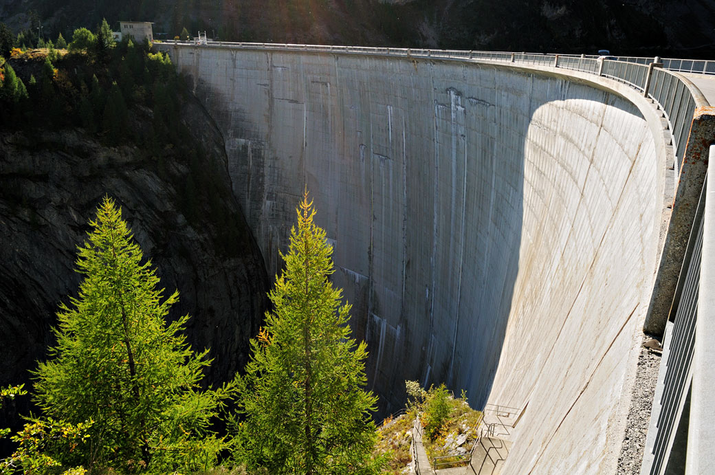 Barrage de Tseuzier dans le canton du Valais, Suisse