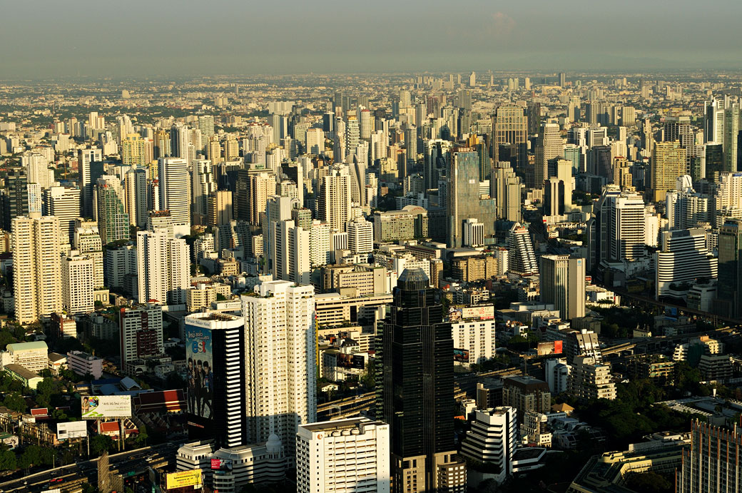 Forêt de gratte-ciel à Bangkok depuis Baiyoke Tower II, Thaïlande