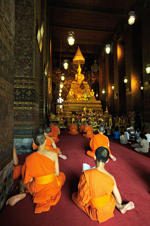 Moines au Wat Pho de Bangkok, Thaïlande