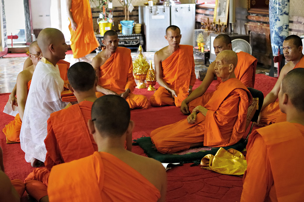 Cérémonie bouddhiste au Wat Benchamabophit de Bangkok, Thaïlande