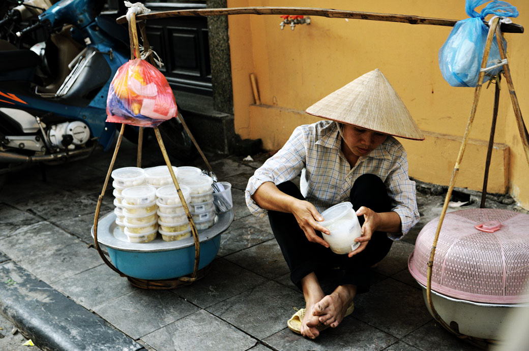 Vendeuse de rue à Hanoi, Vietnam