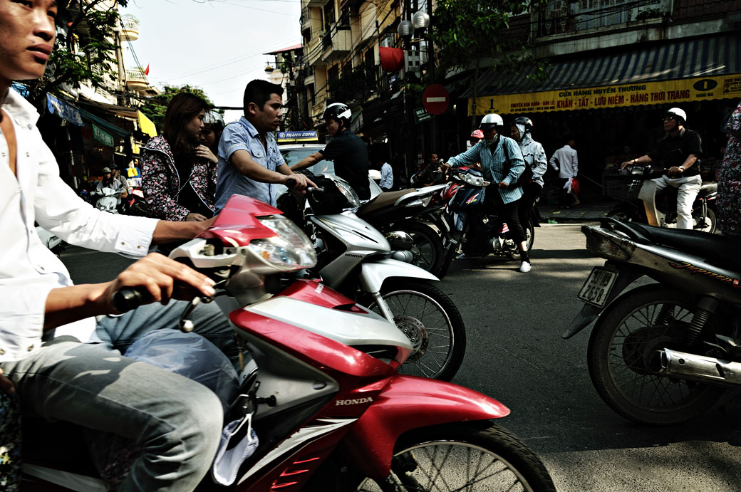 Motos dans les rues de Hanoi, Vietnam