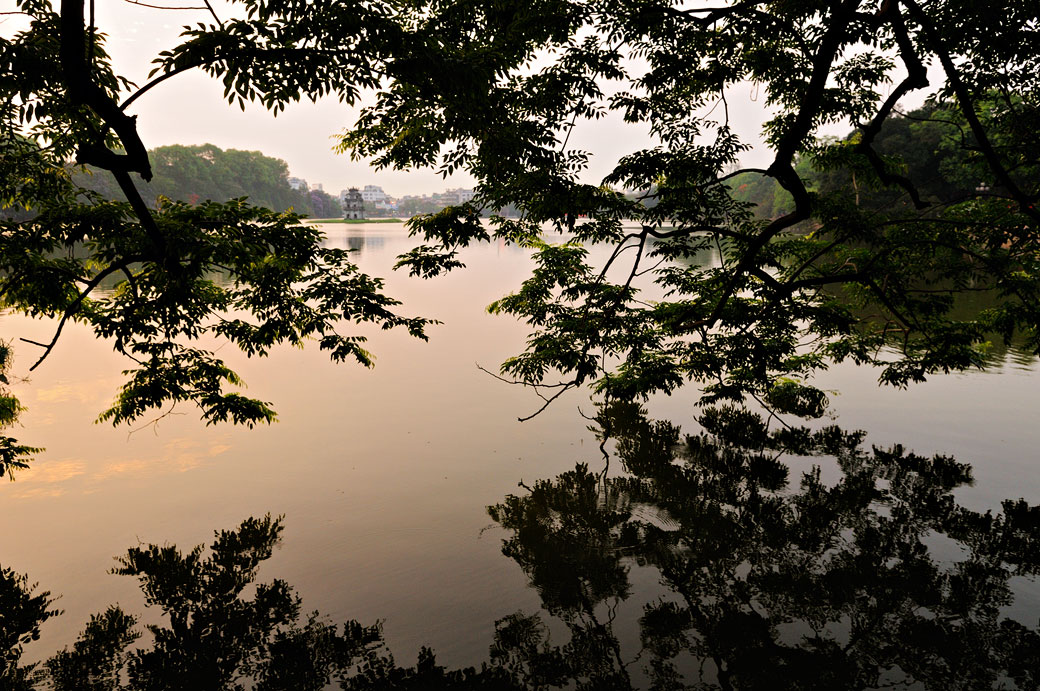 Le lac Hoan Kiem à Hanoi, Vietnam