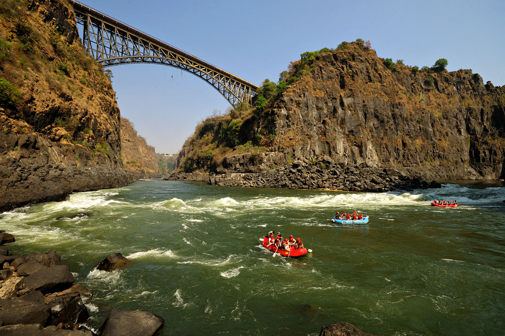 Rafting sur le Zambèze en dessous du pont des chutes Victoria