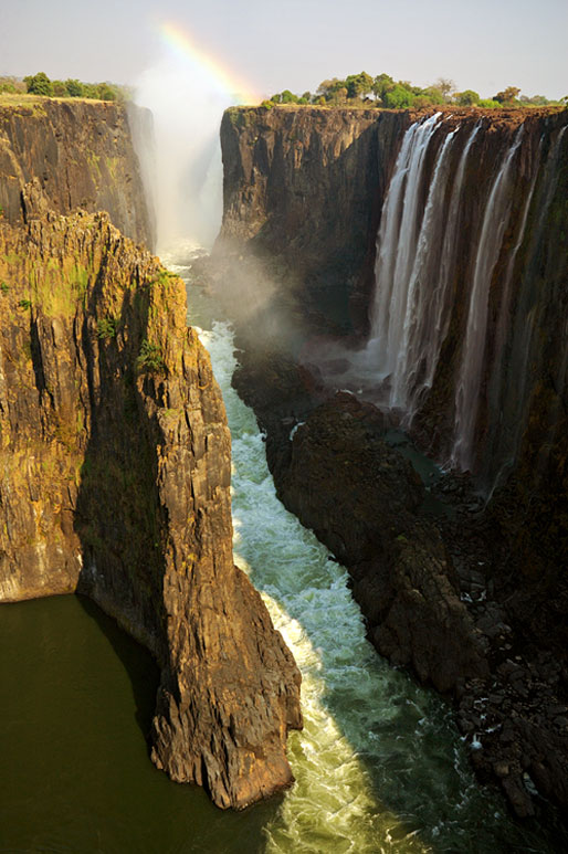 La faille des Chutes Victoria vue depuis la Zambie