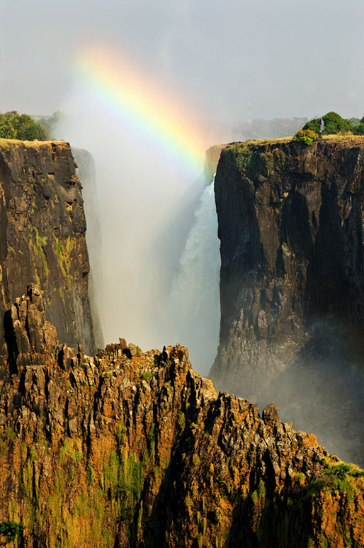 Arc-en-ciel au-dessus des Chutes Victoria, Zambie