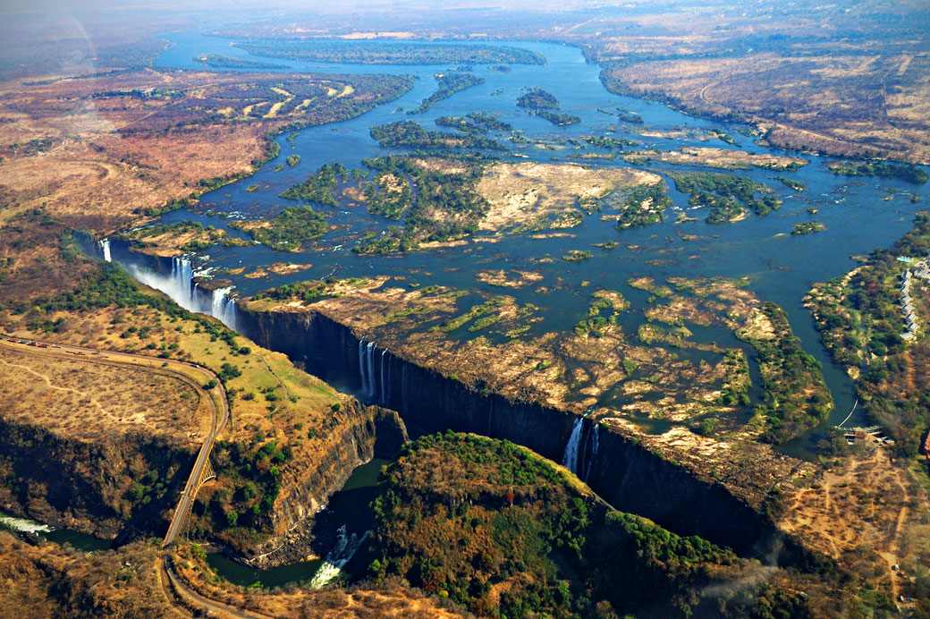 Les Chutes Victoria vues du ciel depuis un hélicoptère